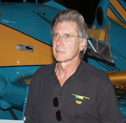 У Харрисона Форда обычное хобби: он любит летать на вертолетах