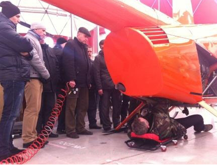 Российские технические специалисты проходят обучение по программе переучивания на право выполнять техническое обслуживание вертолета Robinson R44