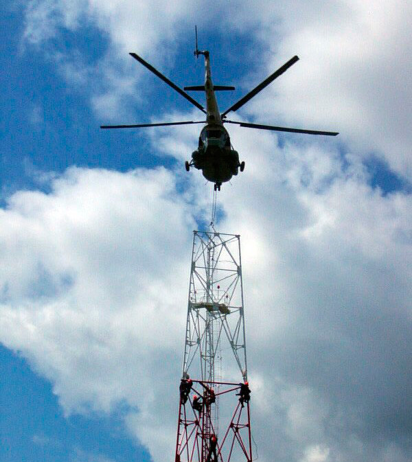 Задеть лопастями провода и вышки ‒ главная опасность для вертолетов на малой высоте
