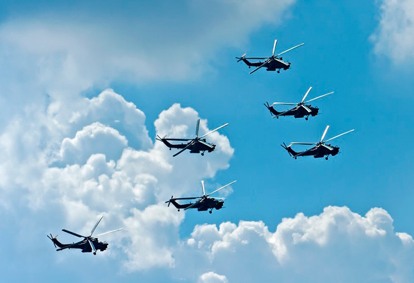 Пилотажная группа «Беркуты» выступает на вертолетах Ми-28Н и Ка-52