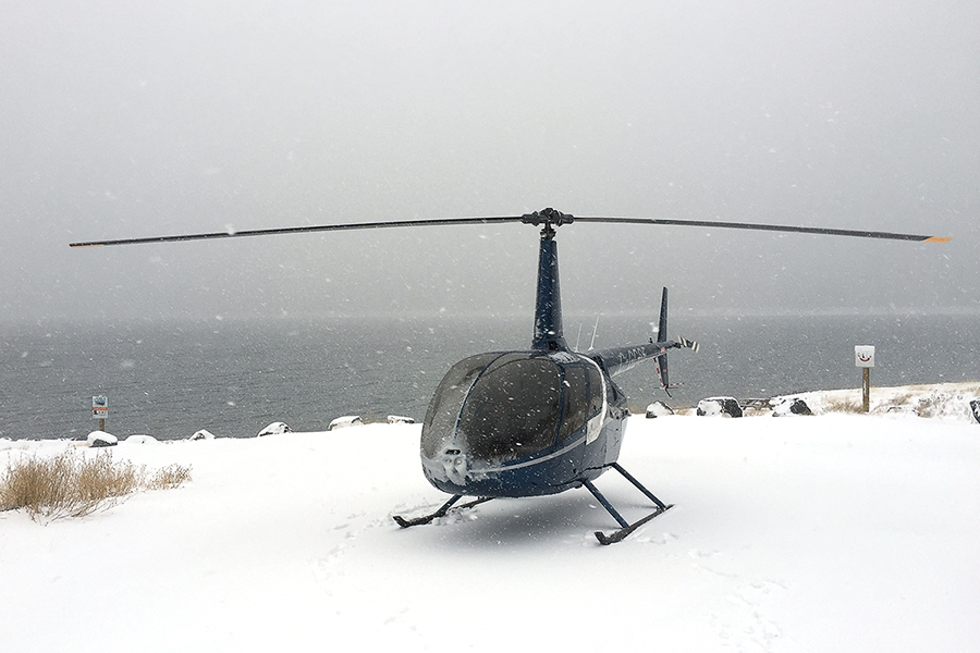 вертолет робинсон 66 / robinson r66 может летать в снегопад