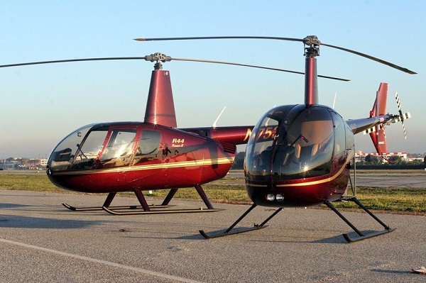 Вертолеты Robinson активно применяются для перелетов между городом и золотым месторождением благодаря неприхотливости, надежности и доступности