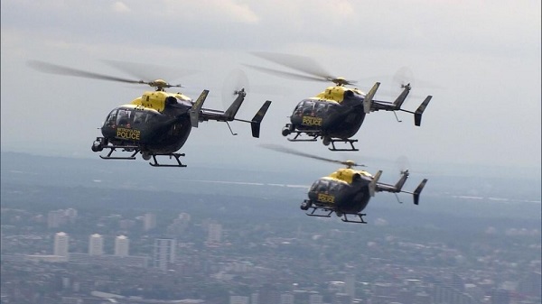 Eurocopter EC 145 лондонской полиции в воздухе