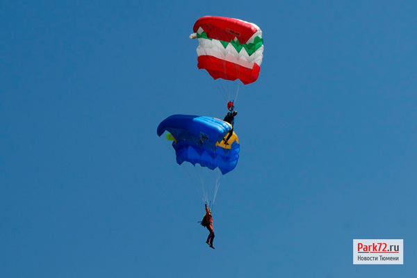 «Этажерка» в исполнении парашютистов Федерации парашютного спорта