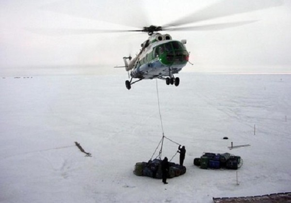 В полярной авиации используют вертолеты с навигационным, аварийно-спасательным и другим специальным оборудованием