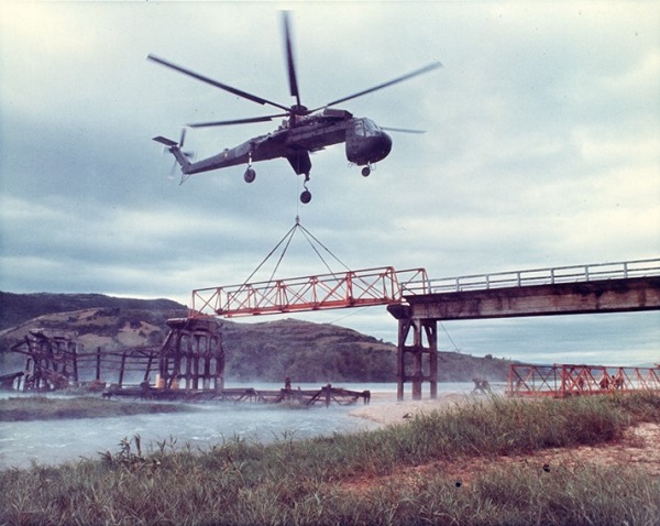 Воздушный подъемный кран Sikorsky CH-54