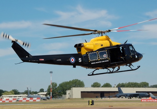 Bell 412 EP в школе пилотов Министерства обороны Великобритании