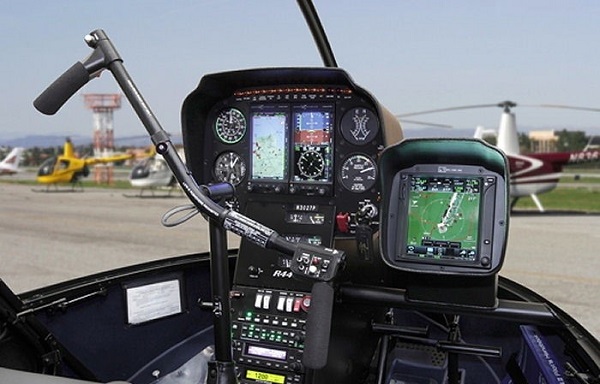 Панель управления вертолета Robinson с автопилотом