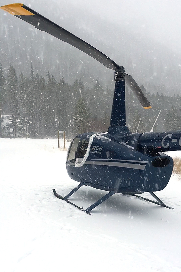 вертолет робинсон 66 / robinson r66 может летать в снегопад