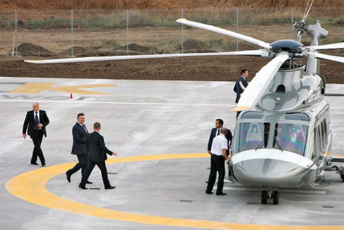Президент Украины Виктор Янукович — Leonardo AW139