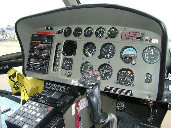 Фото приборной панели Eurocopter AS350