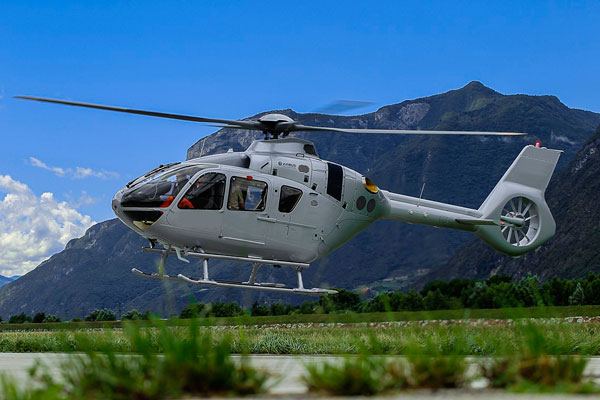 H135 ‒ многоцелевой вертолет, подходящий для работы в условиях высокогорья и жаркого климата. 60 % общемирового рынка санавиации принадлежит H135